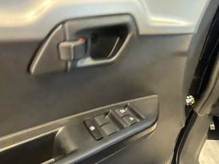 MAHINDRA KUV100 usata, con Sensori di parcheggio posteriori