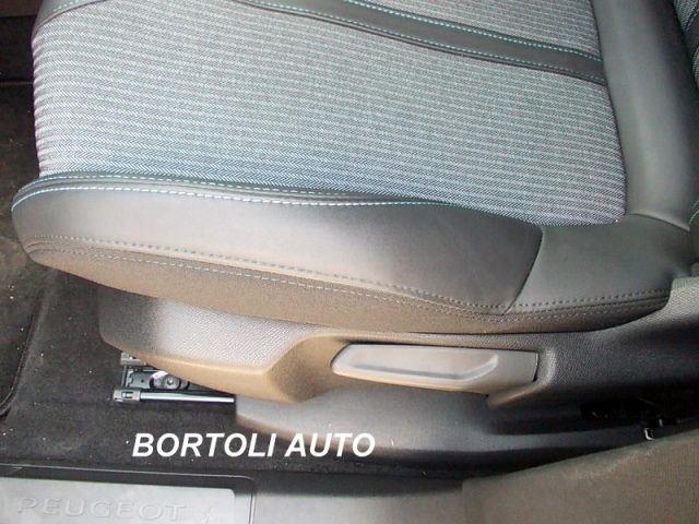 PEUGEOT 3008 usata, con Leve al volante