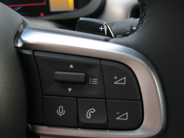 JEEP Avenger usata, con Leve al volante