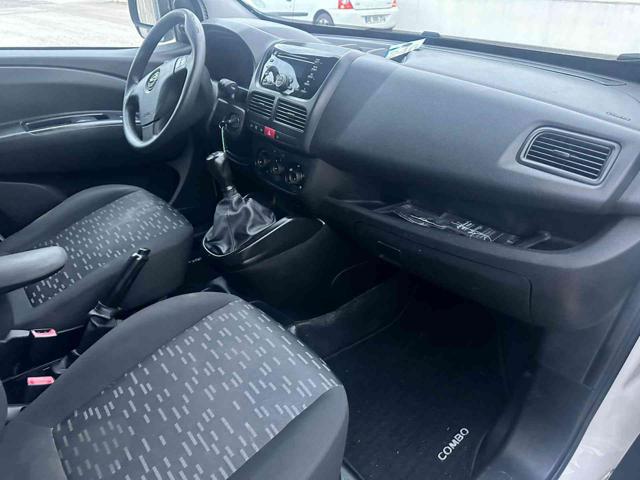 OPEL Combo usata, con Autoradio digitale