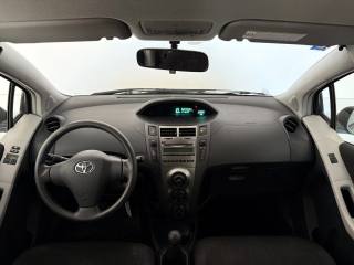 TOYOTA Yaris usata 12