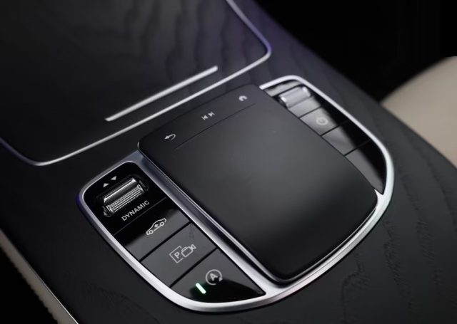 MERCEDES-BENZ E 220 usata, con Sedile posteriore sdoppiato