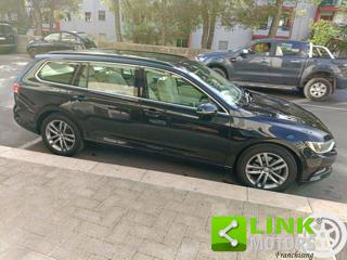 VOLKSWAGEN Passat Variant usata, con Sensori di parcheggio anteriori