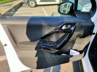 PEUGEOT 2008 usata, con Volante in pelle