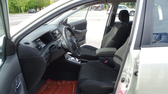 TOYOTA Corolla usata, con Sedile posteriore sdoppiato