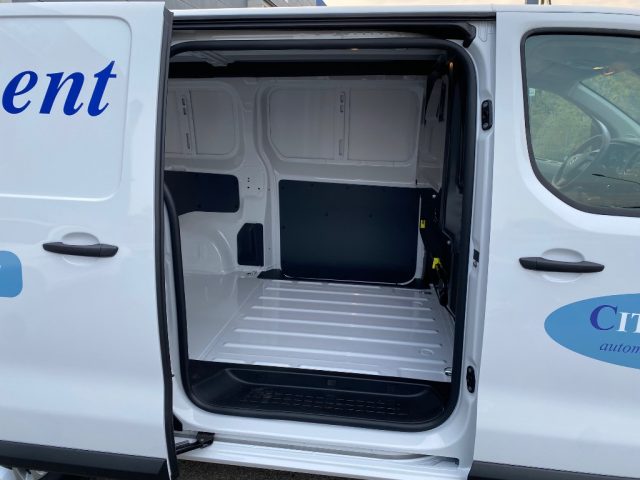 OPEL Vivaro usata, con Autoradio digitale