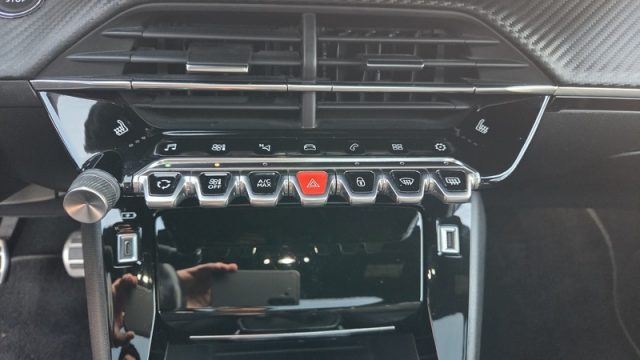 PEUGEOT 208 usata, con USB