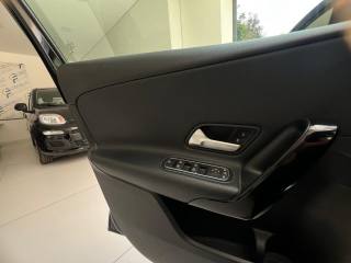 MERCEDES-BENZ A 180 usata, con Schermo multifunzione interamente digitale