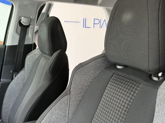 PEUGEOT 3008 usata, con Volante multifunzione