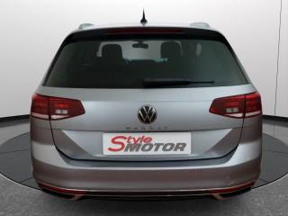 VOLKSWAGEN Passat Variant usata, con Servosterzo