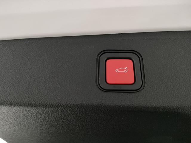 JEEP Avenger usata, con USB