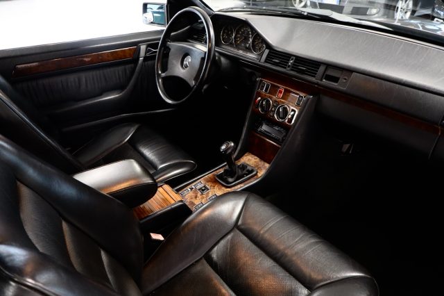 MERCEDES-BENZ E 300 usata, con Servosterzo