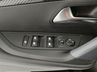 PEUGEOT 2008 usata, con Interni in pelle