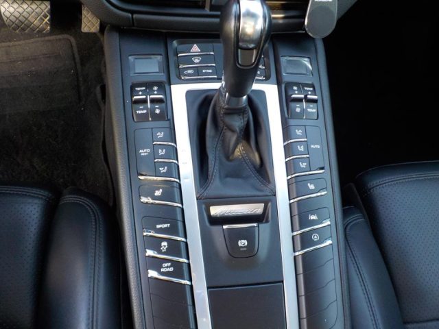 PORSCHE Macan usata, con MP3