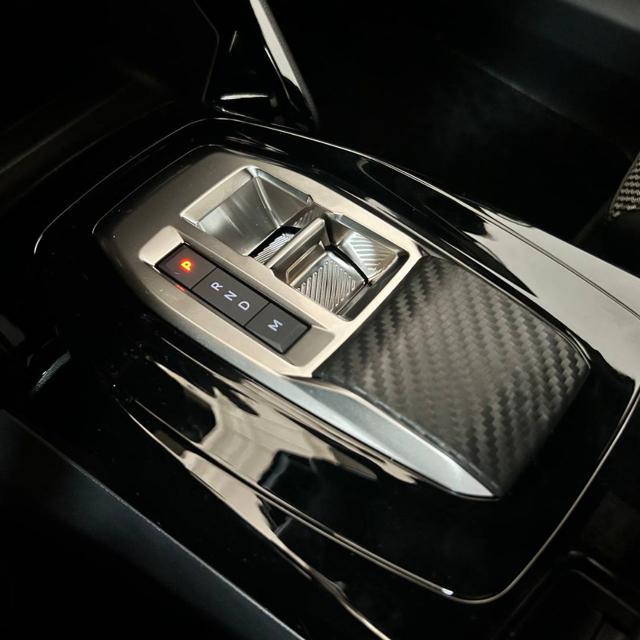 PEUGEOT 2008 usata, con Leve al volante