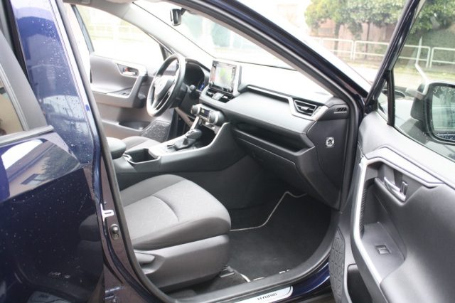 TOYOTA RAV 4 MY23 usata, con Vetri oscurati