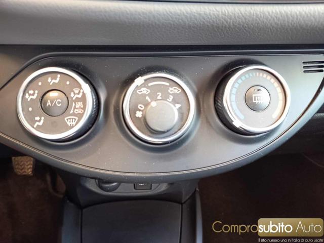 TOYOTA Yaris usata 32