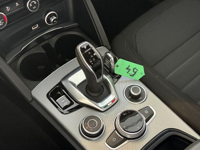 ALFA ROMEO Stelvio usata, con Autoradio digitale