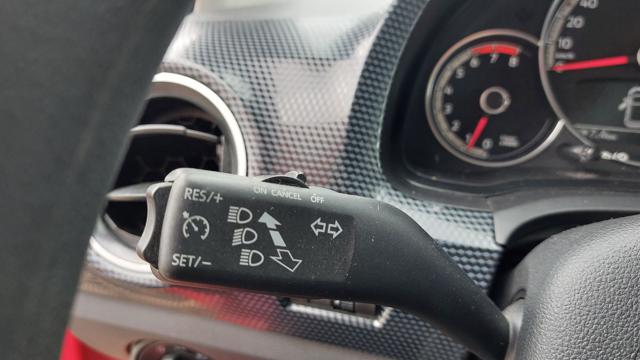 VOLKSWAGEN up! usata, con Park Distance Control