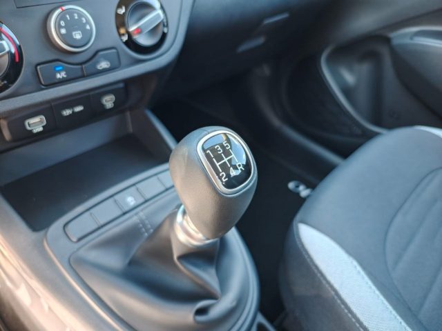 HYUNDAI i10 usata, con Sensori di parcheggio posteriori