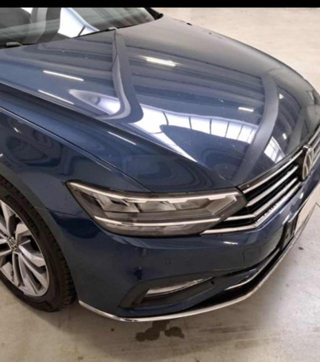 VOLKSWAGEN Passat Variant usata, con Climatizzatore