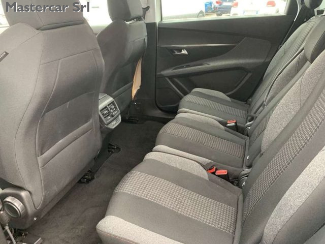 PEUGEOT 5008 usata, con Park Distance Control