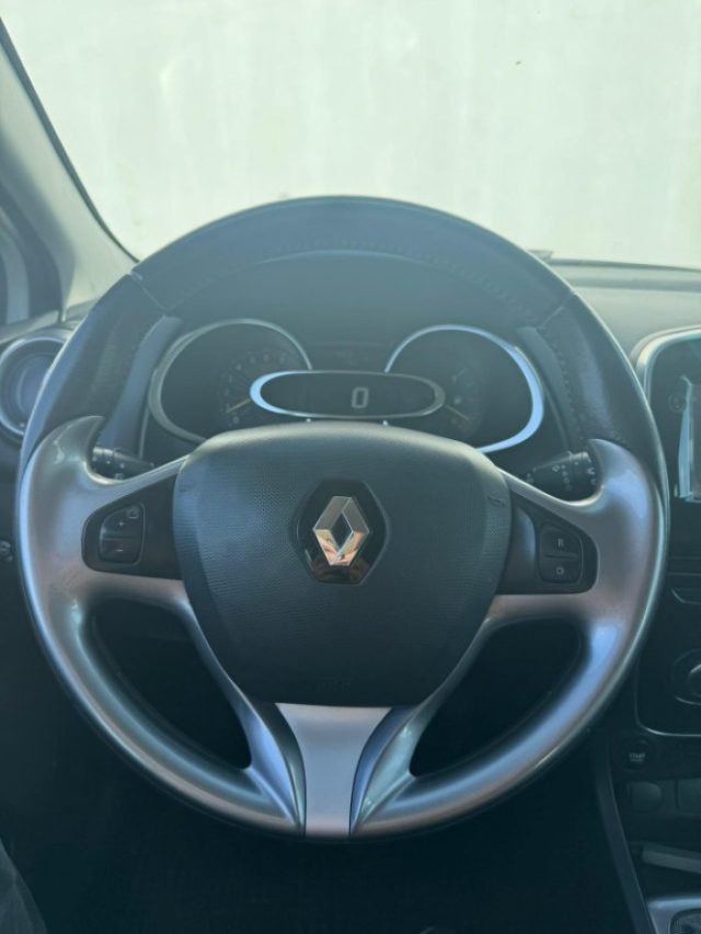 RENAULT Clio usata, con USB