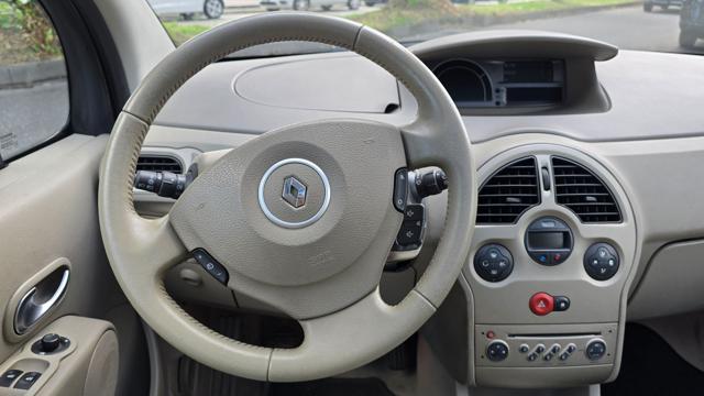 RENAULT Modus usata, con Sedile posteriore sdoppiato