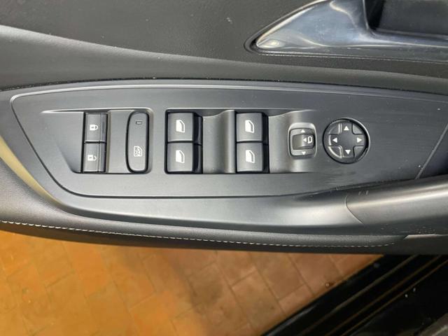 PEUGEOT 308 usata, con Sensori di parcheggio posteriori