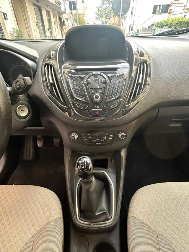 FORD Tourneo Courier usata, con Pneumatici estivi