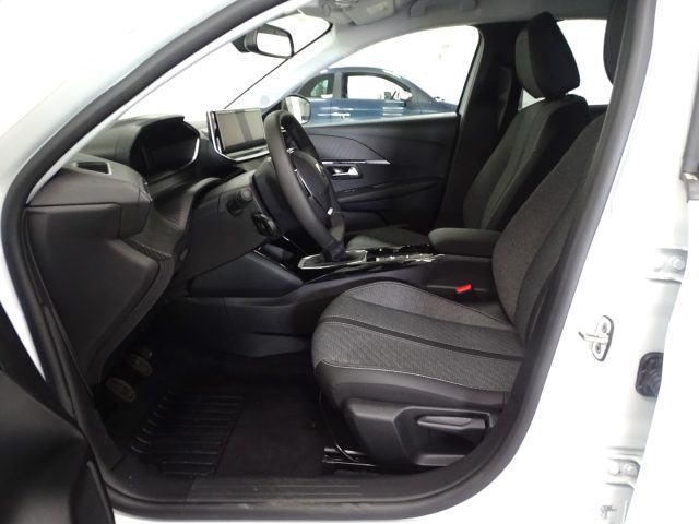 PEUGEOT 208 usata, con Volante in pelle