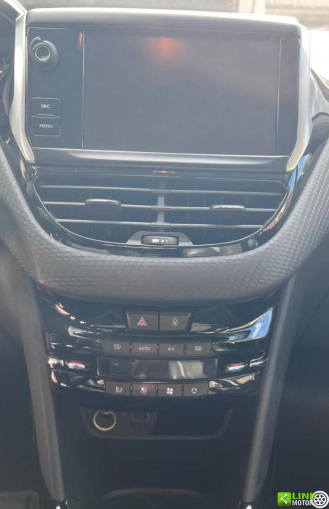 PEUGEOT 2008 usata, con Volante in pelle