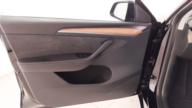 TESLA Model Y usata, con Telecamera per parcheggio assistito