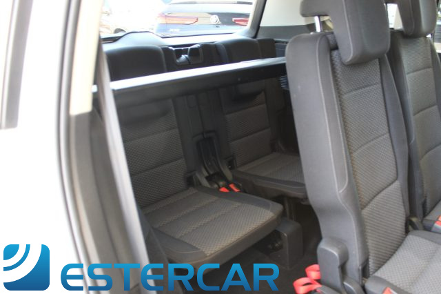 VOLKSWAGEN Touran usata, con USB