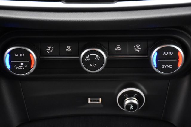 ALFA ROMEO Stelvio usata, con Volante in pelle