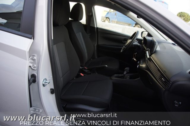 HYUNDAI i20 usata 10