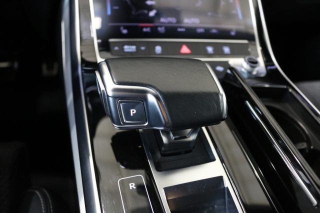 AUDI Q8 usata, con Airbag testa