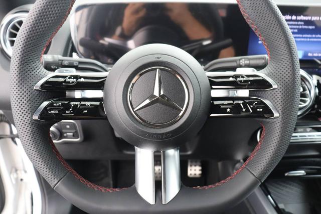 MERCEDES-BENZ GLB 200 usata, con Controllo automatico clima