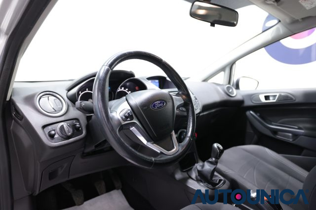 FORD Fiesta usata, con Autoradio