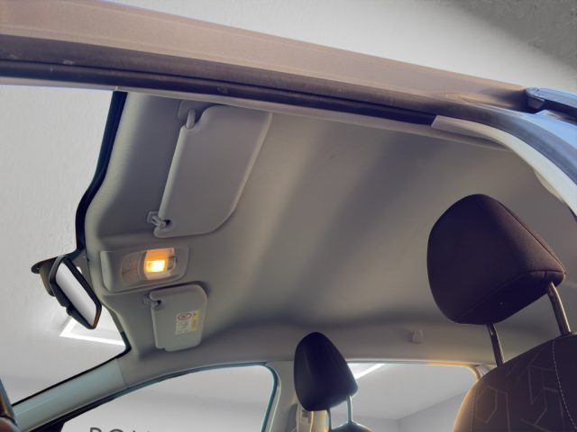 PEUGEOT 2008 usata, con Airbag testa
