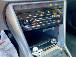 VOLKSWAGEN T-Roc usata, con USB
