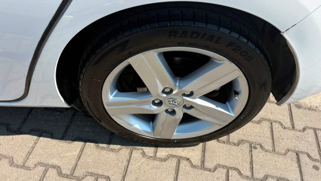 TOYOTA Auris usata, con Autoradio