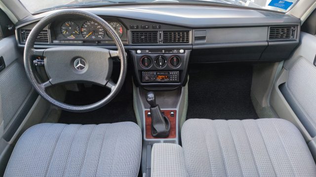MERCEDES-BENZ 190 usata 9