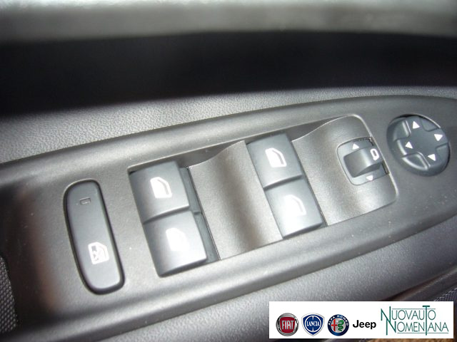 JEEP Avenger usata, con USB