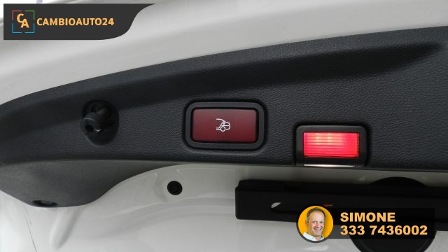 MERCEDES-BENZ E 220 usata, con Portellone posteriore elettrico