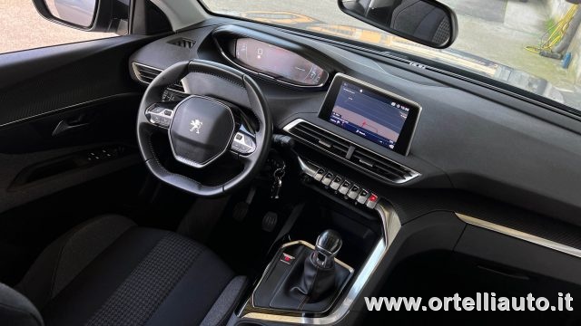 PEUGEOT 3008 usata, con Sedile posteriore sdoppiato