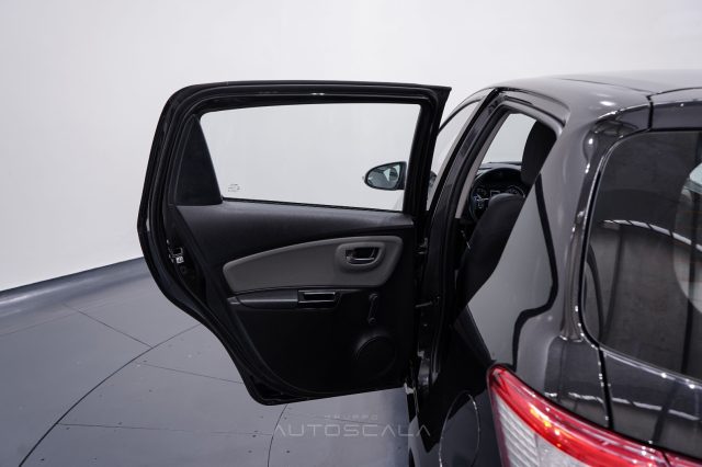 TOYOTA Yaris usata, con Autoradio digitale