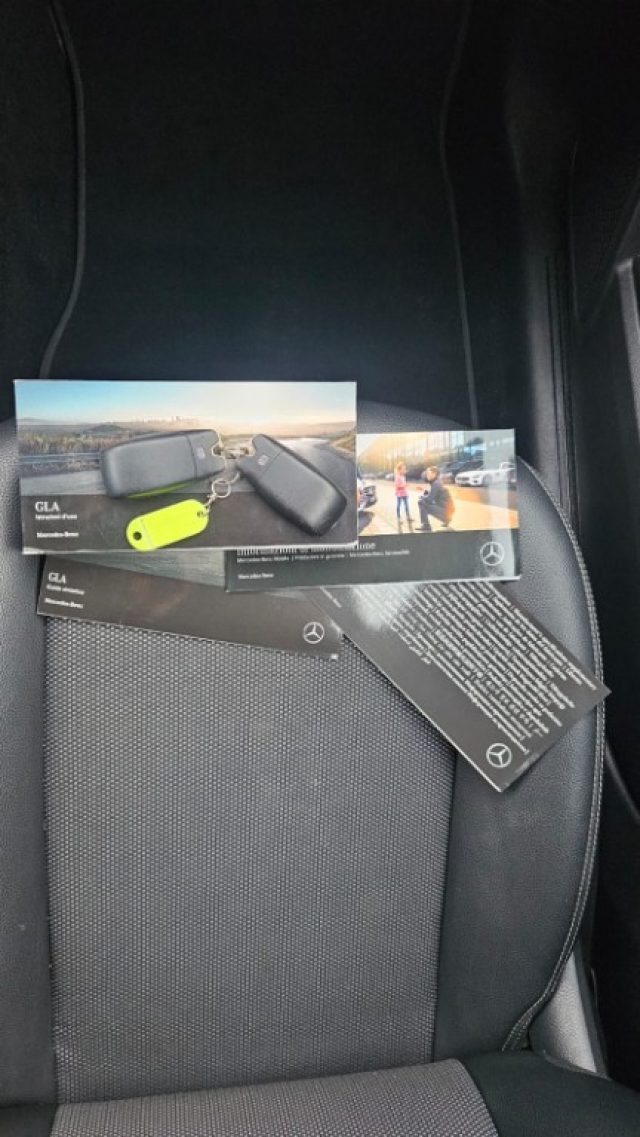 MERCEDES-BENZ GLA 200 usata, con Specchietti laterali elettrici