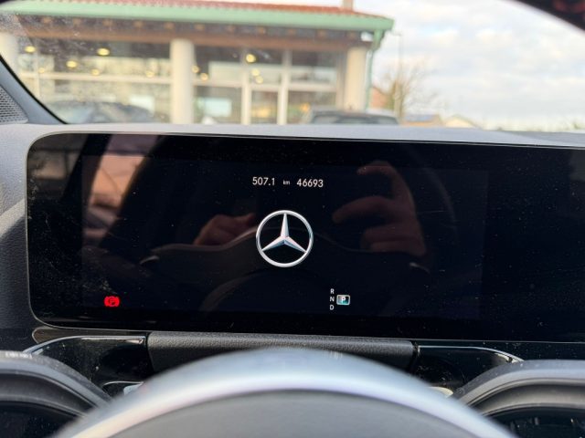 MERCEDES-BENZ GLA 180 usata, con Park Distance Control