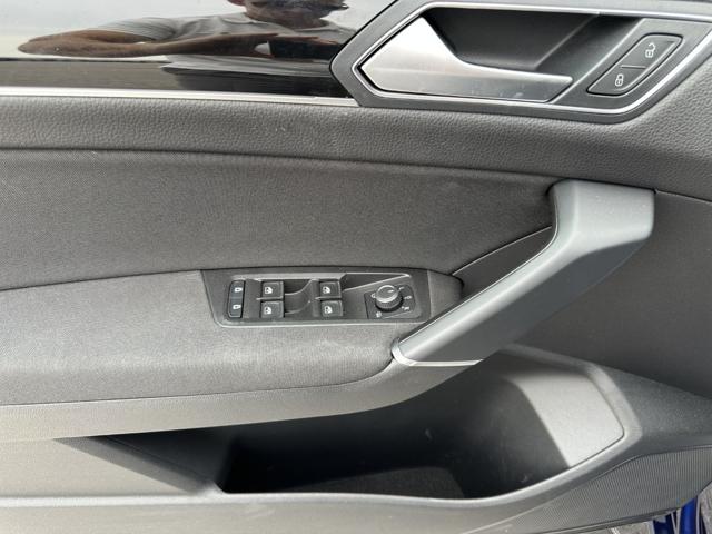 VOLKSWAGEN Touran usata, con Chiusura centralizzata